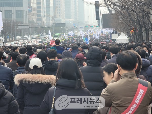 집회 참가자들. 사진=이프레시뉴스